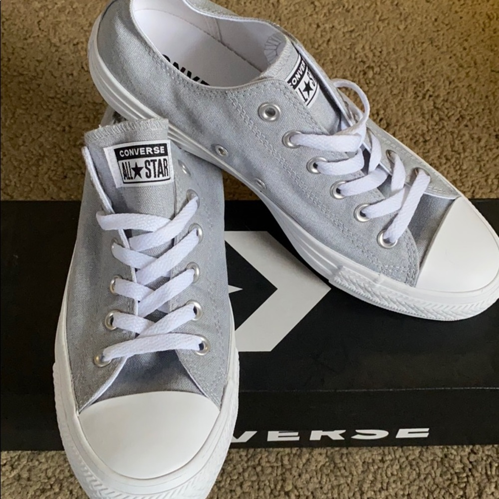 Classic Converse low top Unisex Sneakers